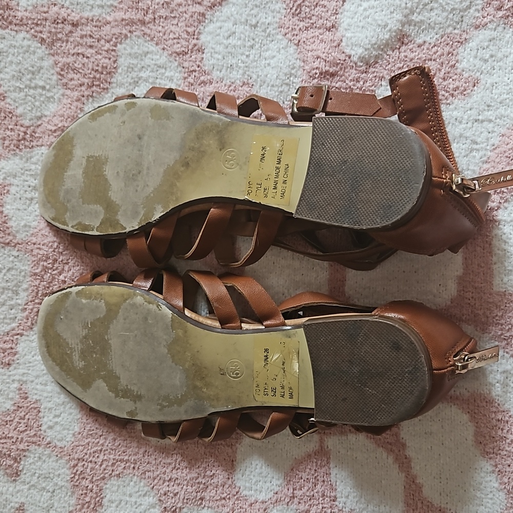 Sandals - Picture 2 of 4